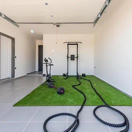 Holiday home Stunning In With Outdoor Swimming Pool