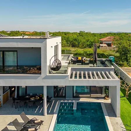 Holiday home Stunning In With Outdoor Swimming Pool