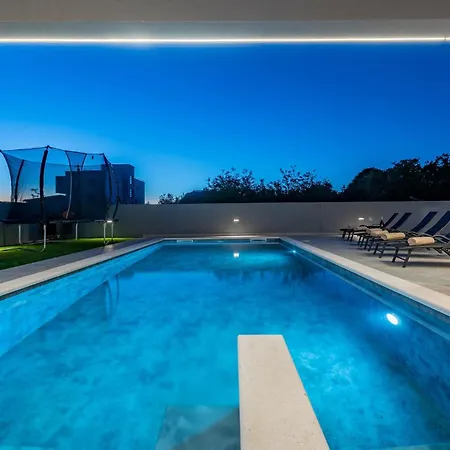 Stunning In With Outdoor Swimming Pool Zadar