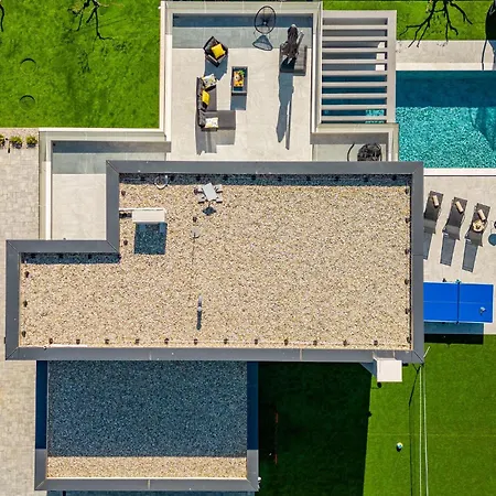 Holiday home Stunning In With Outdoor Swimming Pool Zadar