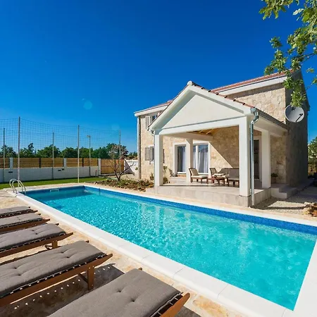 Aenona Hébergement de vacances *